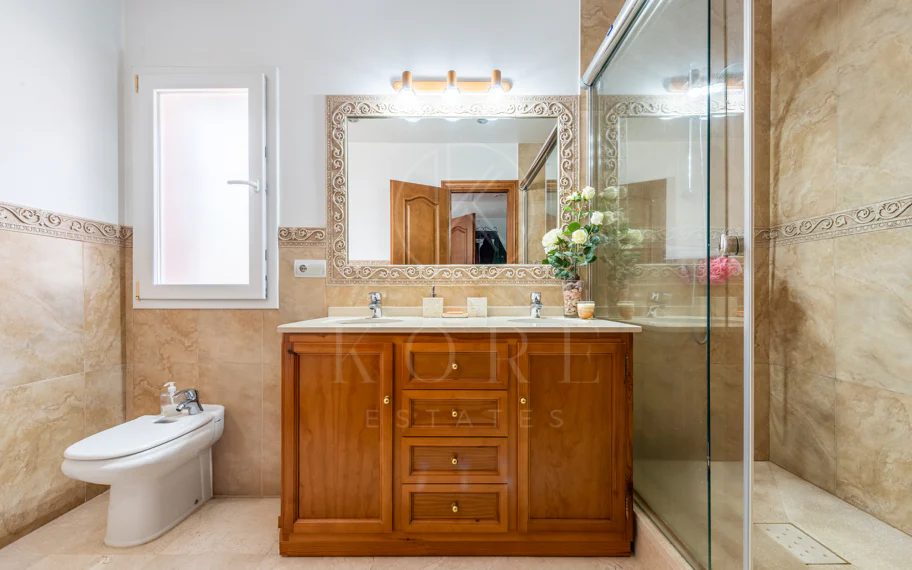 Spacious Villa in central San Pedro! With 3 separate apartments and garage for 10 cars.