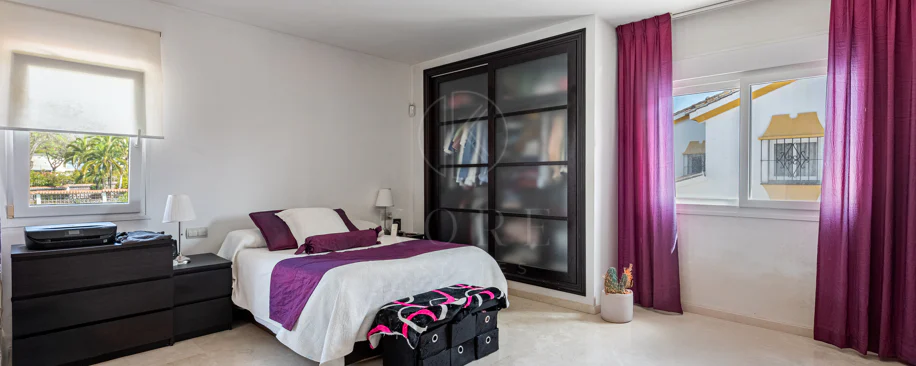 Vilă spațioasă în centrul orașului San Pedro! Cu 3 apartamente separate și garaj pentru 10 mașini.