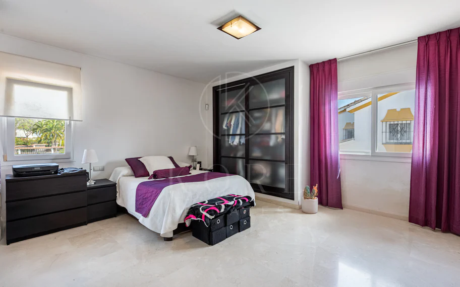 Spacious Villa in central San Pedro! With 3 separate apartments and garage for 10 cars.