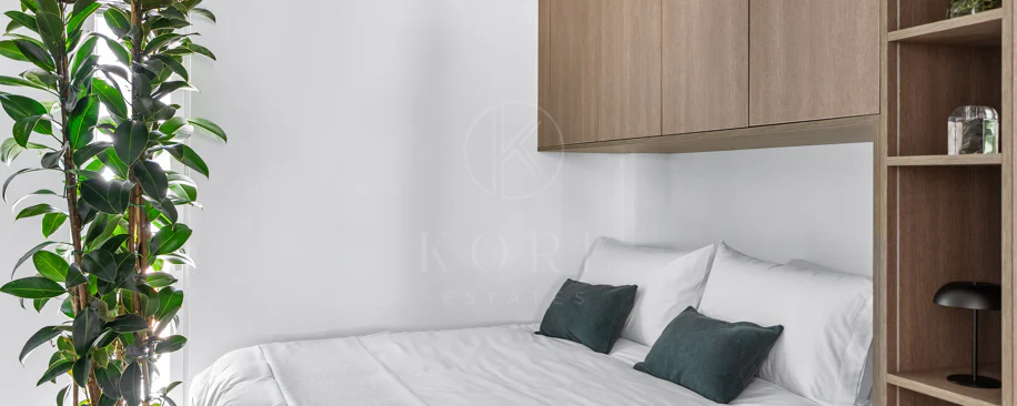 Bine ați venit în această casă fermecătoare cu spațiu de locuit exterior privat și piscină, cu un design minimalist și elegant inspirat din sudul Italiei.