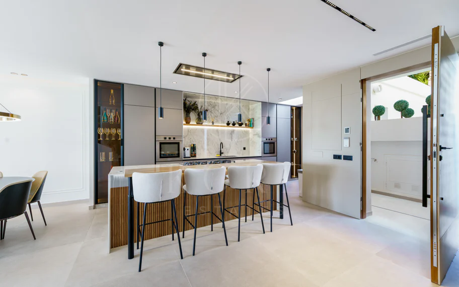 Elegant Renovated Townhouse on Frontline La Quinta Golf with Spectacular Views
