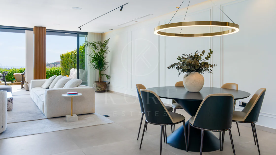 Elegant Renovated Townhouse on Frontline La Quinta Golf with Spectacular Views