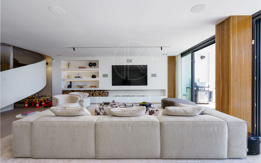Elegant Renovated Townhouse on Frontline La Quinta Golf with Spectacular Views