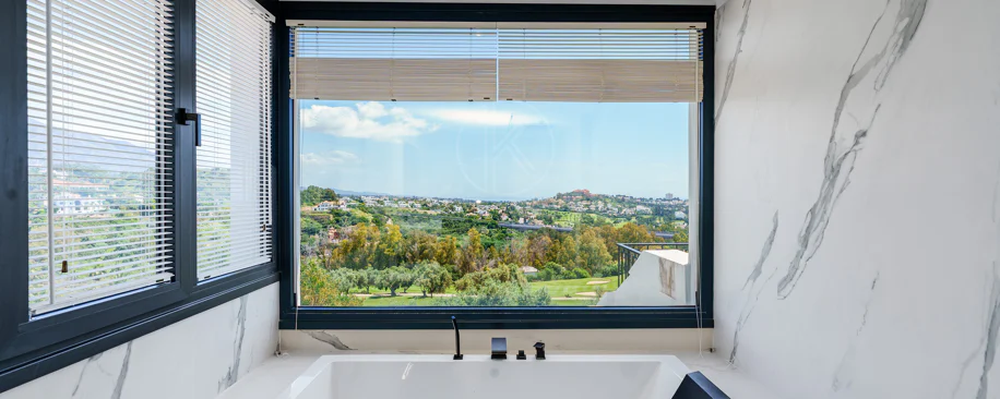 Elegant Renovated Townhouse on Frontline La Quinta Golf with Spectacular Views