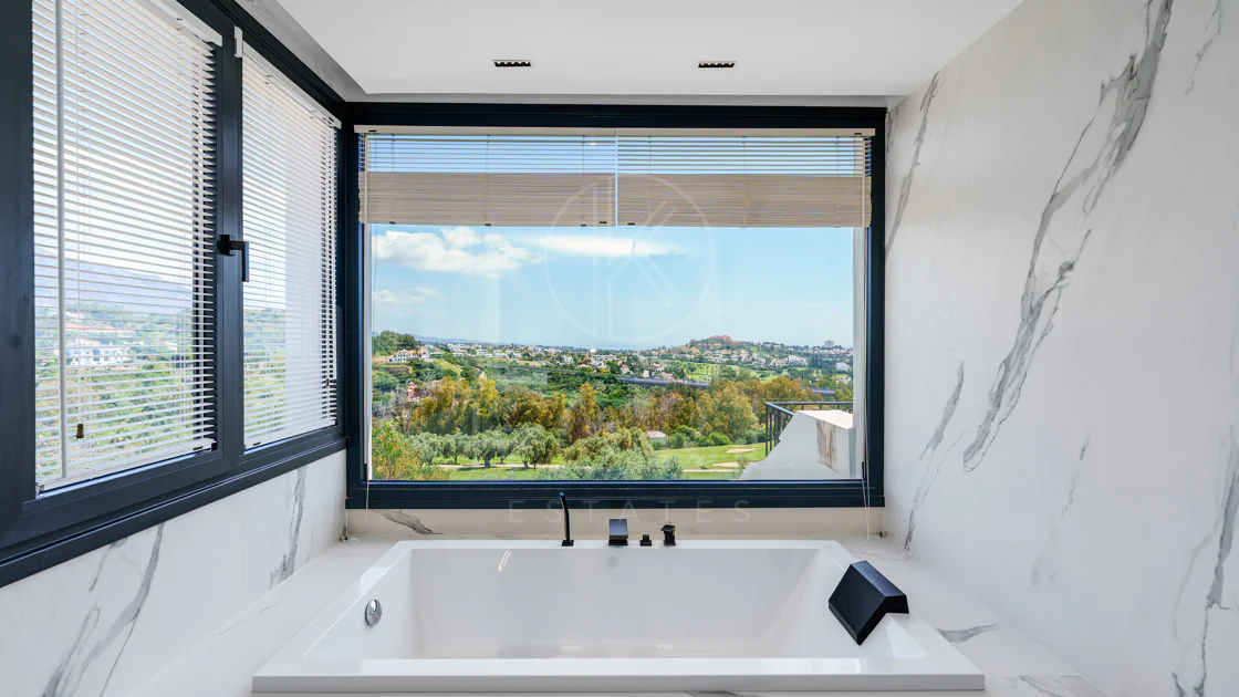 Elegant Renovated Townhouse on Frontline La Quinta Golf with Spectacular Views