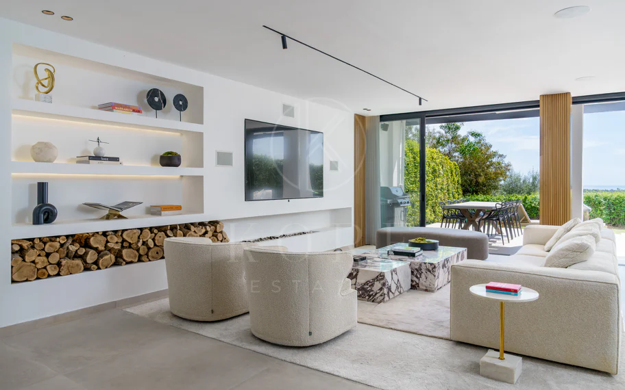 Elegant Renovated Townhouse on Frontline La Quinta Golf with Spectacular Views