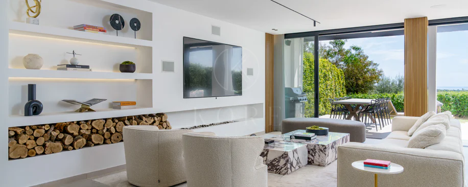 Elegant Renovated Townhouse on Frontline La Quinta Golf with Spectacular Views