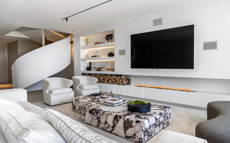 Elegant Renovated Townhouse on Frontline La Quinta Golf with Spectacular Views