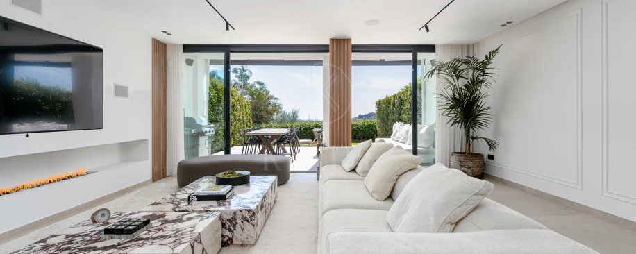 Elegant Renovated Townhouse on Frontline La Quinta Golf with Spectacular Views