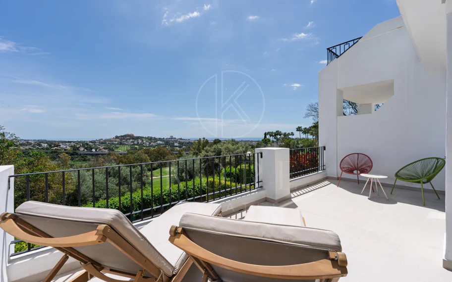 Elegant Renovated Townhouse on Frontline La Quinta Golf with Spectacular Views