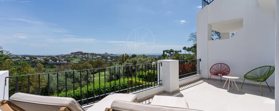 Elegant Renovated Townhouse on Frontline La Quinta Golf with Spectacular Views