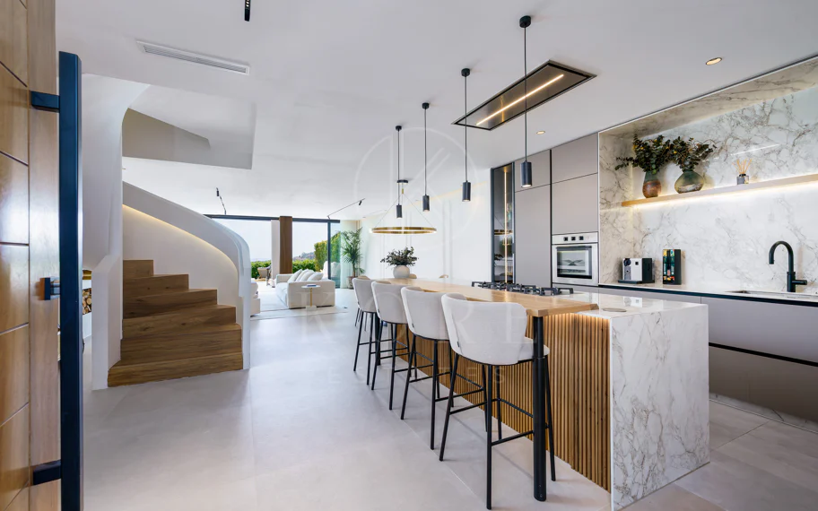 Elegant Renovated Townhouse on Frontline La Quinta Golf with Spectacular Views