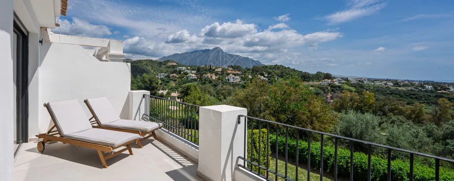Elegant Renovated Townhouse on Frontline La Quinta Golf with Spectacular Views