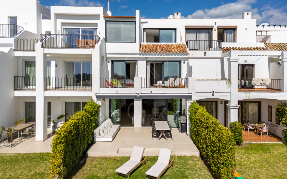 Elegant Renovated Townhouse on Frontline La Quinta Golf with Spectacular Views