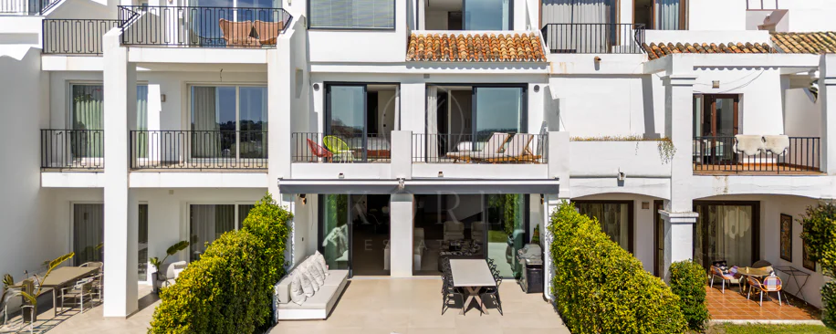 Elegant Renovated Townhouse on Frontline La Quinta Golf with Spectacular Views