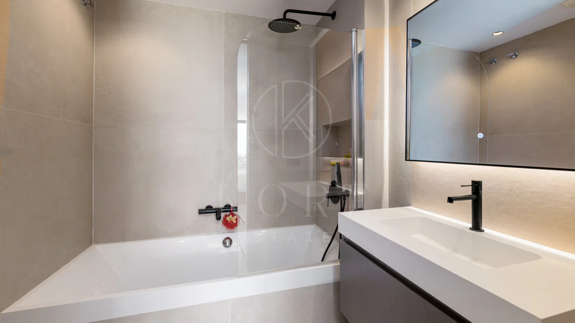 Elegant Renovated Townhouse on Frontline La Quinta Golf with Spectacular Views