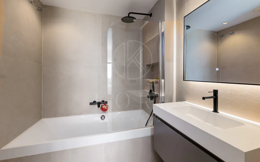 Elegant Renovated Townhouse on Frontline La Quinta Golf with Spectacular Views