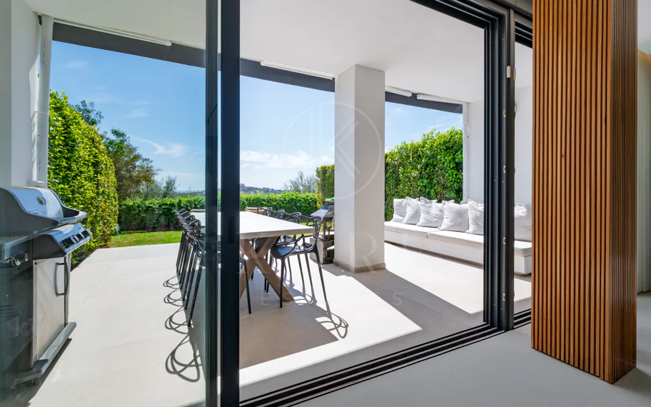 Elegant Renovated Townhouse on Frontline La Quinta Golf with Spectacular Views