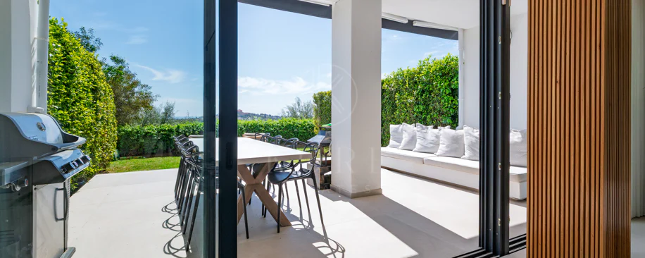 Elegant Renovated Townhouse on Frontline La Quinta Golf with Spectacular Views