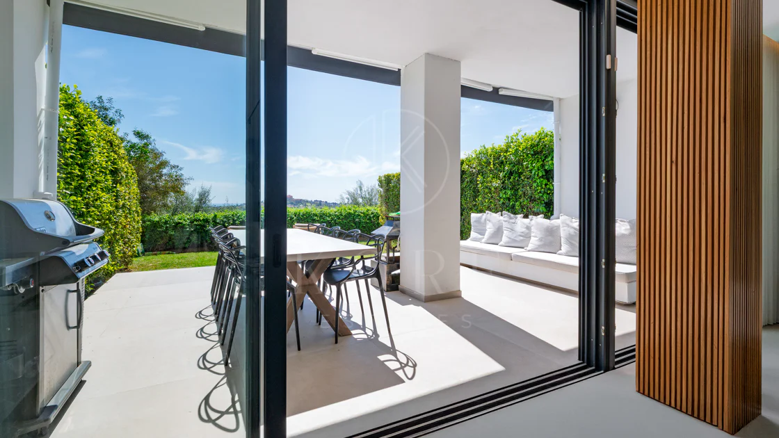 Elegant Renovated Townhouse on Frontline La Quinta Golf with Spectacular Views