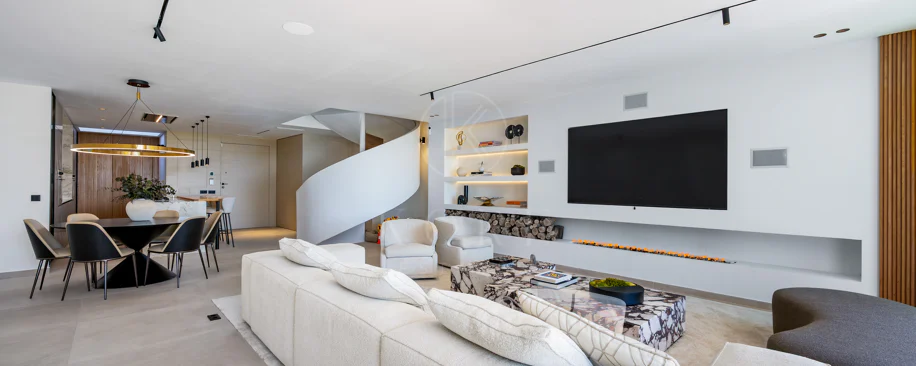 Elegant Renovated Townhouse on Frontline La Quinta Golf with Spectacular Views