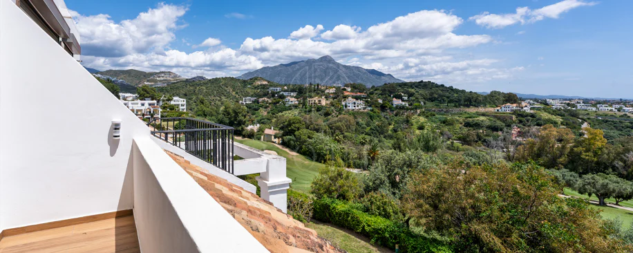 Elegant Renovated Townhouse on Frontline La Quinta Golf with Spectacular Views