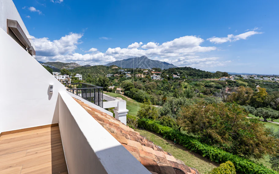 Elegant Renovated Townhouse on Frontline La Quinta Golf with Spectacular Views