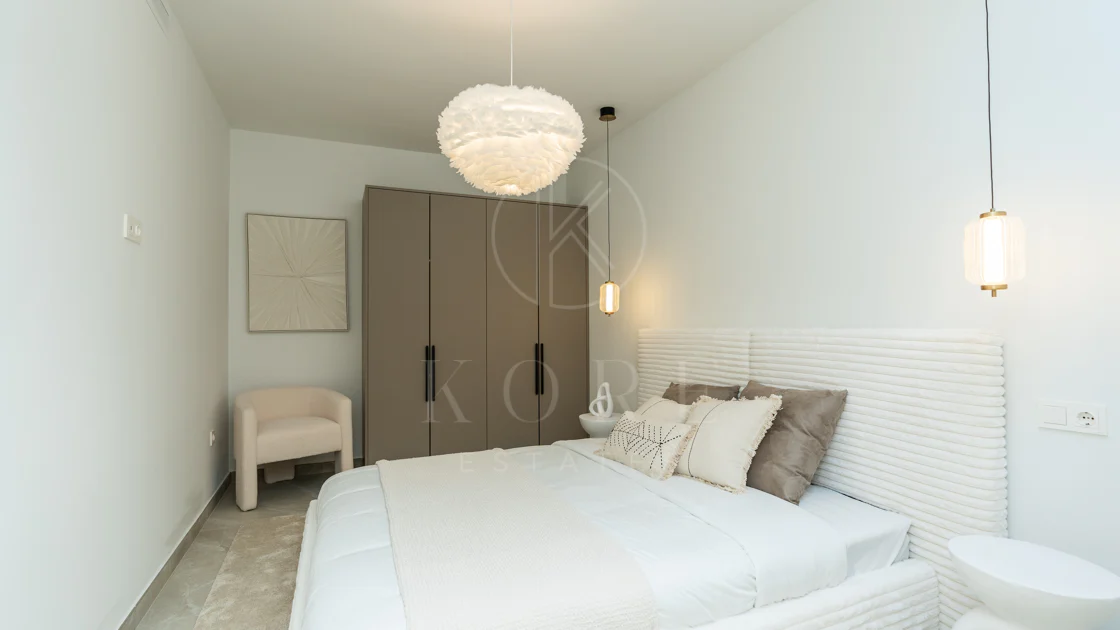 Casa Preciosa, o casă tip townhouse spațioasă cu 4 dormitoare, complet renovată, situată în Golf Valley din Nueva Andalucia, Marbella