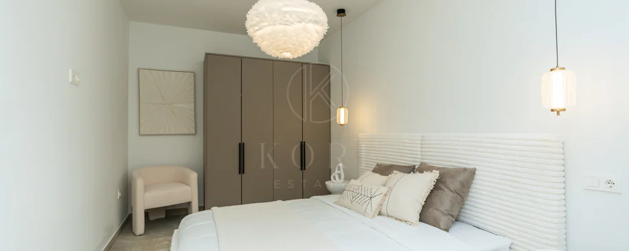 Casa Preciosa, o casă tip townhouse spațioasă cu 4 dormitoare, complet renovată, situată în Golf Valley din Nueva Andalucia, Marbella