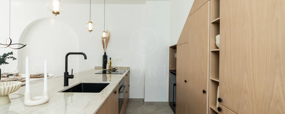 Casa Preciosa, o casă tip townhouse spațioasă cu 4 dormitoare, complet renovată, situată în Golf Valley din Nueva Andalucia, Marbella