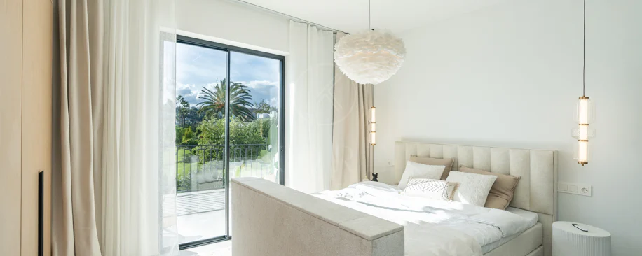 Casa Preciosa, o casă tip townhouse spațioasă cu 4 dormitoare, complet renovată, situată în Golf Valley din Nueva Andalucia, Marbella