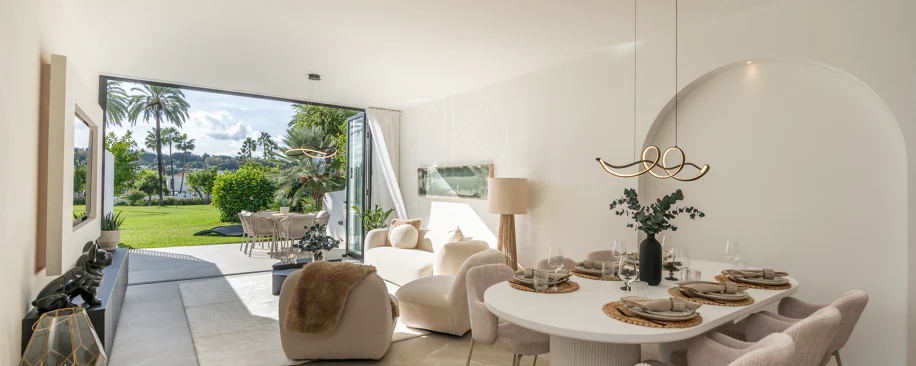 Casa Preciosa, o casă tip townhouse spațioasă cu 4 dormitoare, complet renovată, situată în Golf Valley din Nueva Andalucia, Marbella