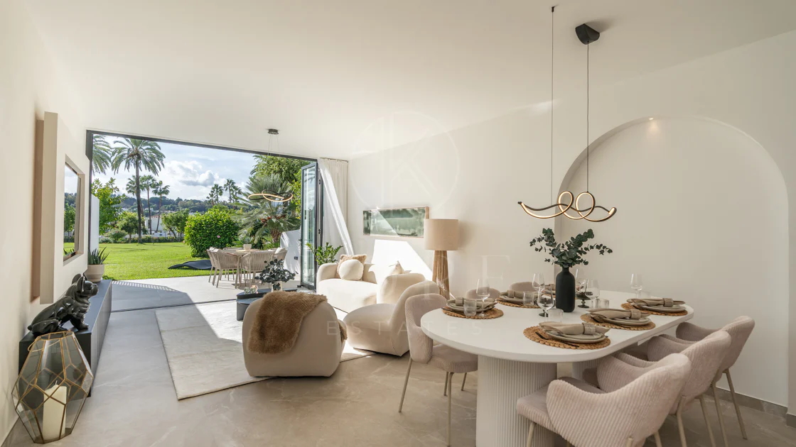 Casa Preciosa, o casă tip townhouse spațioasă cu 4 dormitoare, complet renovată, situată în Golf Valley din Nueva Andalucia, Marbella