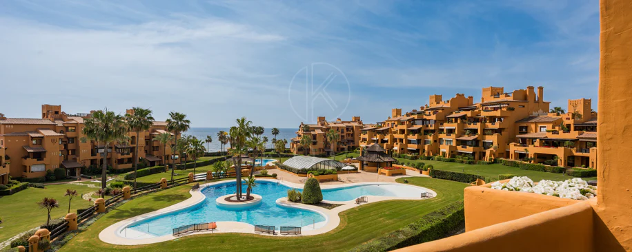 Elegancia Mediterránea en Los Granados del Mar