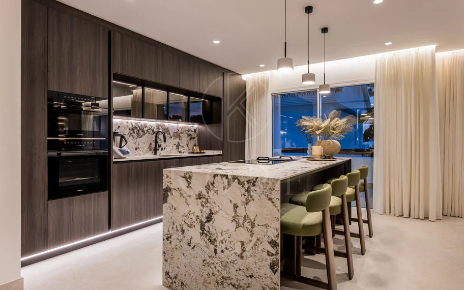 Exclusive apartment Reformed in Palm Beach, Los Monteros, beachfront