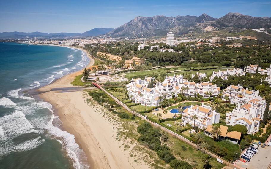 Exclusive apartment Reformed in Palm Beach, Los Monteros, beachfront