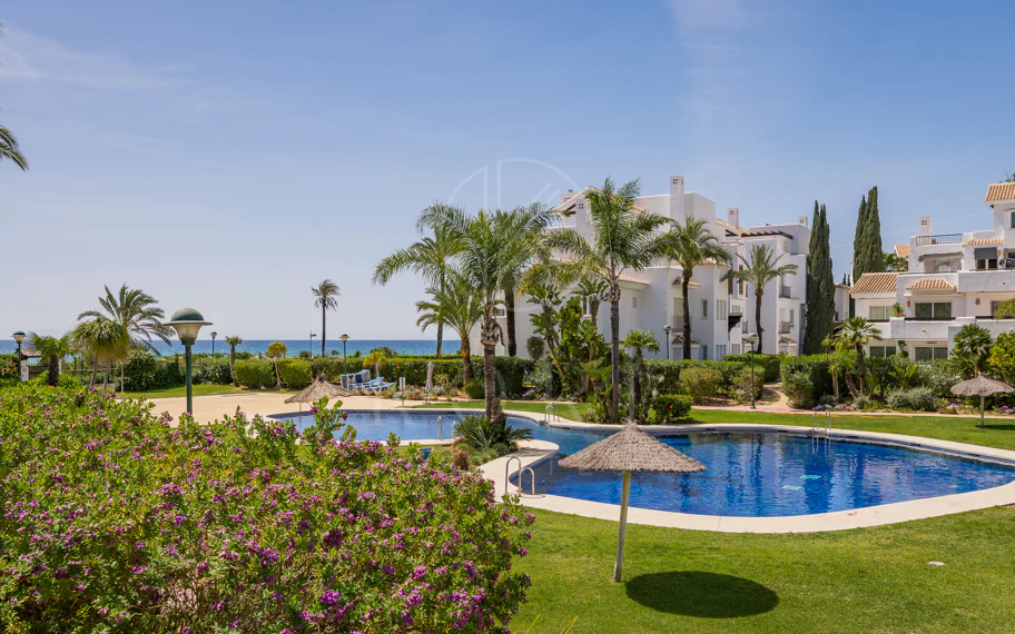 Exclusive apartment Reformed in Palm Beach, Los Monteros, beachfront