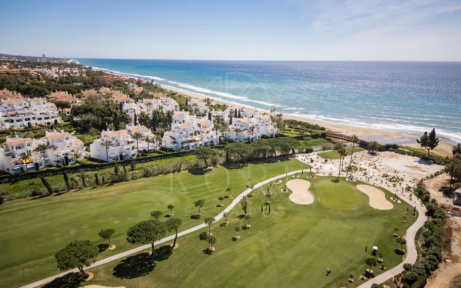 Exclusive apartment Reformed in Palm Beach, Los Monteros, beachfront
