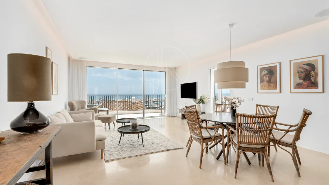 Un apartament luxos cu design contemporan situat în faimoasa marină din Puerto Banus
