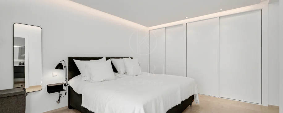 Un apartament luxos cu design contemporan situat în faimoasa marină din Puerto Banus