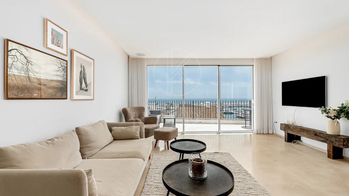 Un apartament luxos cu design contemporan situat în faimoasa marină din Puerto Banus