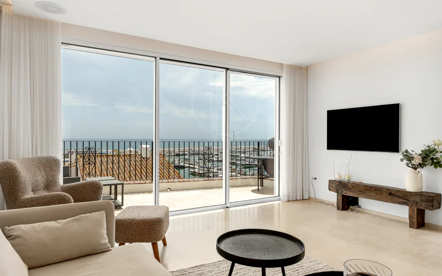 A luxurious and contemporary designed apartment located within the the famous marina of Puerto Banus