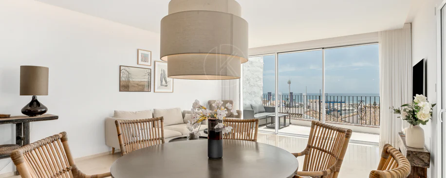 Un apartament luxos cu design contemporan situat în faimoasa marină din Puerto Banus