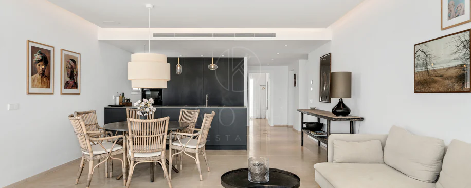Un apartament luxos cu design contemporan situat în faimoasa marină din Puerto Banus