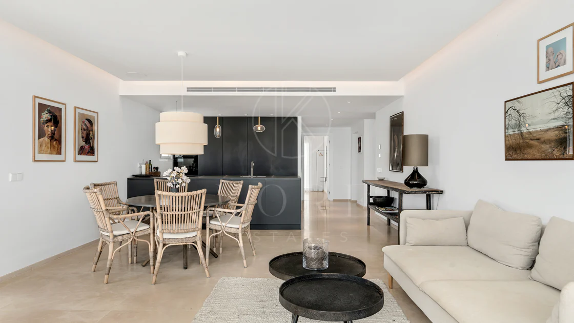 Un apartament luxos cu design contemporan situat în faimoasa marină din Puerto Banus