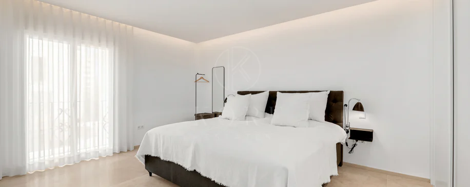 Un apartament luxos cu design contemporan situat în faimoasa marină din Puerto Banus