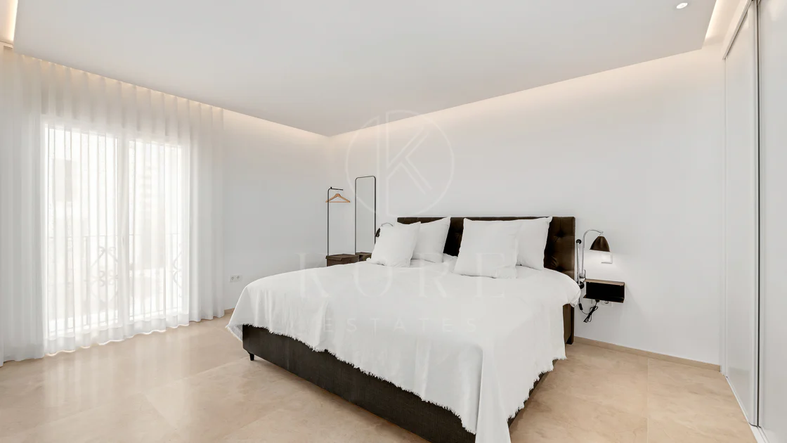 Un apartament luxos cu design contemporan situat în faimoasa marină din Puerto Banus