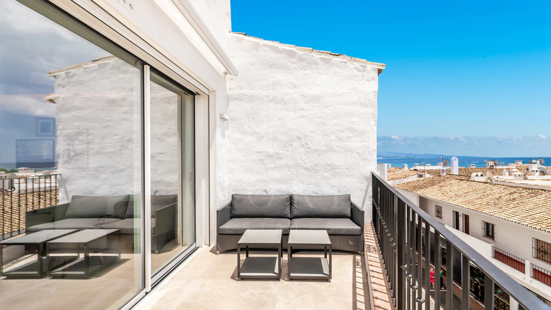 Un apartament luxos cu design contemporan situat în faimoasa marină din Puerto Banus