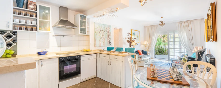 A cozy 2 bedroom townhouse located in a famous Aloha Pueblo, Nueva Andalucia.