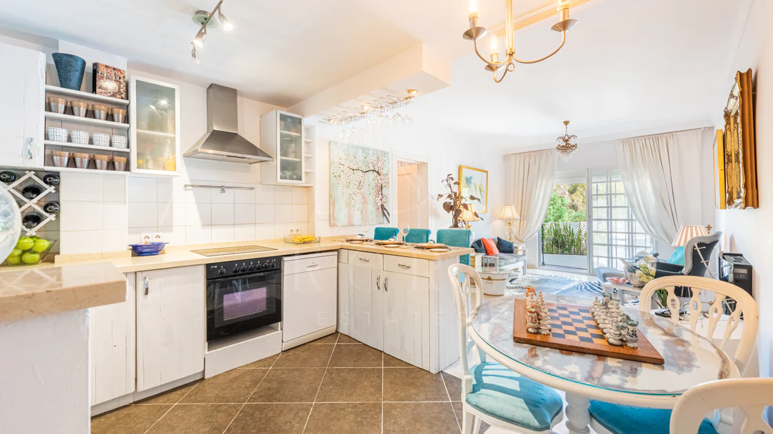 A cozy 2 bedroom townhouse located in a famous Aloha Pueblo, Nueva Andalucia.